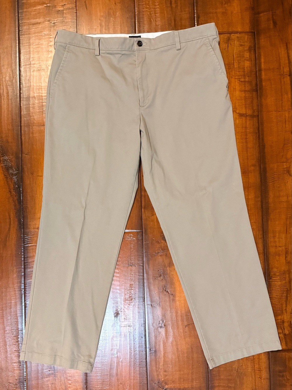 Dockers Men's Chinos in Light Khaki